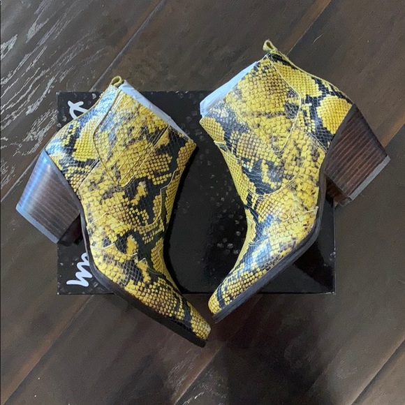 Sam Edelman Shoes - Sam Edelman Winona Snake Print Boots sz 7 NIB